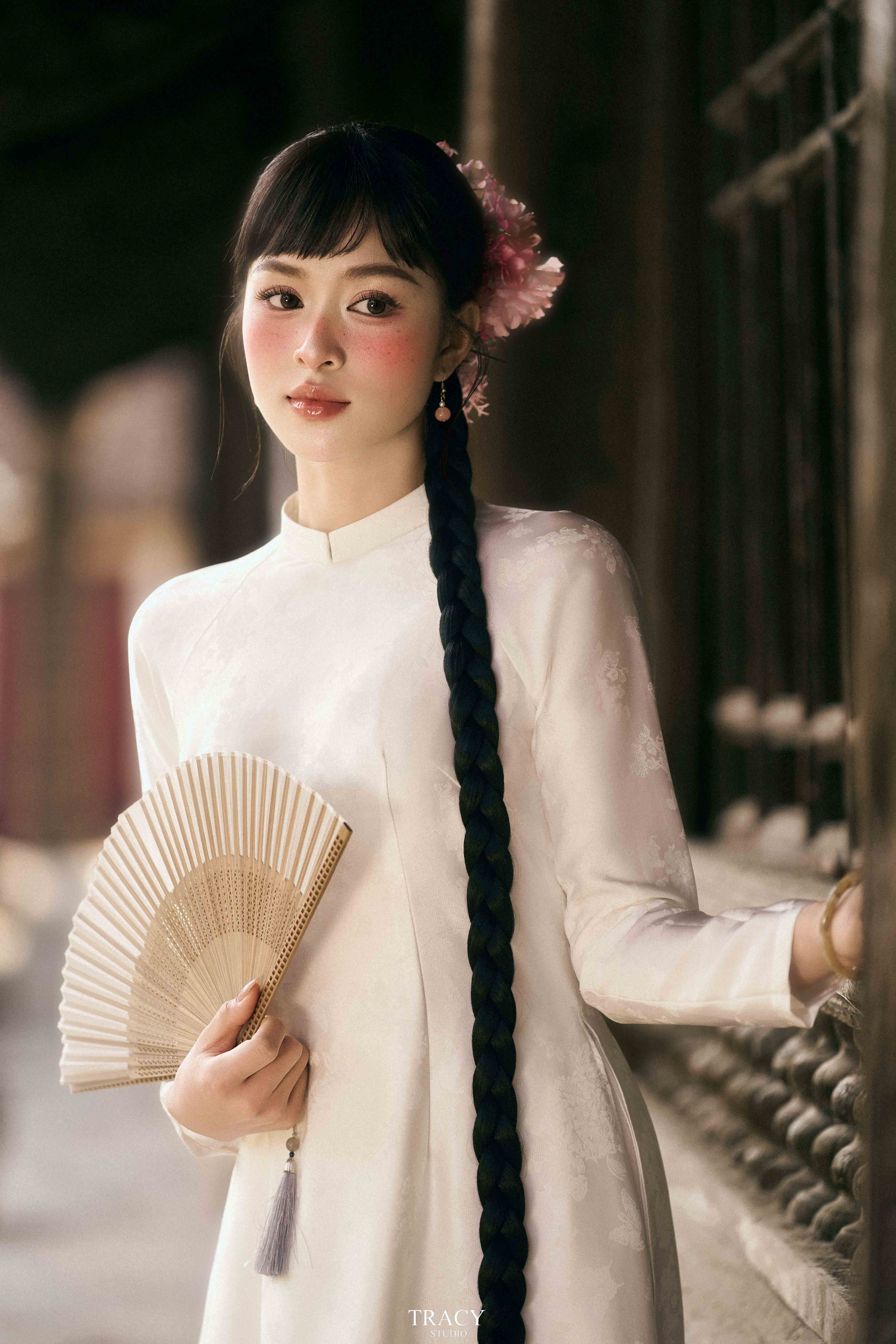 frontend/img/gallery/anh-tet-yem-ao-dai/tracy-studio-chup-concept-ao-dai-chu-oanh (11).jpg